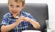 Enfants mignons Mettez Peanut Butter Alternatives à l'épreuve