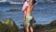 Halle Berry célèbre anniversaire Avec fille Nahla et amis à Malibu Beach (Photos)