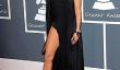 Jennifer Lopez ramène "The Leg" To The Red Carpet Grammys!  (Photos)