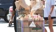 Halle Berry fait un peu de shopping chez Whole Foods (Photos)