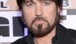 Billy Ray Cyrus Honors assassiné Nevada Instituteur Michael Landsberry Pendant Concerty