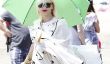 Gwen Stefani garde sa peau protégée sur la plage (Photos)