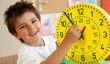 Lire horloge à apprendre - comment cela fonctionne ludique avec les enfants
