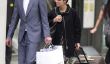 Lily Allen enceinte Schleps Her Own bagages.  Mais bon, au moins il est Louis Vuitton (Photos)