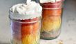 Gâteau All-Natural Rainbow in a Jar: Couleur Printemps sur la Go!