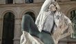 Statues du Louvre habillé comme Modern Day Hipsters