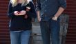 Reese Witherspoon enceinte: Texting On The Go