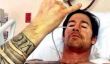 Navy SEAL Plugs blessure par balle avec ses doigts