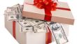 D'argent à donner à la noce - afin que l'argent sera festive enveloppé cadeau