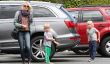 Naomi Watts et ses garçons Découvrez la Brentwood Country Mart!  (Photos)