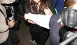 Kim Kardashian bébé Bump Swarmed par les paparazzi: Est-ce sécuritaire?  (Photos)