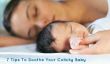 Sept façons pour apaiser votre bébé souffre de coliques