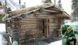 Cet homme vivait seul depuis près de 30 ans dans les montagnes de l'Alaska Dans un Log Cabin qu'il a construit de ses mains propres