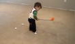 Prochain arrêt: Les Maîtres?  Toddler Golfs comme un champion (VIDEO)