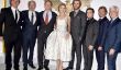 «Hunger Games: Mockingjay - Partie 1 'Première et CAST Nouvelles: Jennifer Lawrence Stuns dans une robe Christian Dior Argent