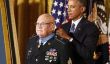 Béret Vert Kills 175 Enemy et a été blessé 18 fois en une seule bataille.  Reçoit Medal Of Honor.