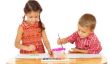 Aquarelle sur papier avec les enfants - afin gère le plaisir de coloriage