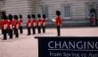 Gardes à Buckingham Palace - sachant à propos de la garde royale