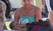 Denise Richards apporte Bébé Eloise Daughter Soccer Game de Sam (de photos)