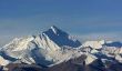80-Year-Old Man Devient personne la plus âgée jamais d'escalader le mont Everest