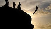 Entre tour saut et danger mortel - Cliff Diving