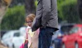 Caught In The Rain!  Ben Affleck et sa fille Violet Faire une course pour elle (Photos)