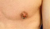 Qu'est-ce que un mamelon piercing?  - Remarquable