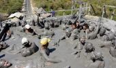 Le Bain de boue Awkward à El Totumo volcan de boue