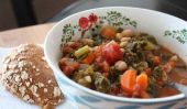 Temps froid alimentaire: copieux et sain Kale, tomates et Soupe aux haricots blancs