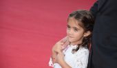Salma Hayek Poses sur le tapis rouge avec sa famille (Photos)