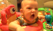 Baby Monkey Élevé par des êtres humains au Texas [VIDEO]