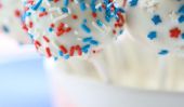 Célébrez le Jour de l'Indépendance avec rouge, blanc et bleu gâteau saute