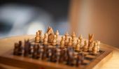 Sculpture pièces d'échecs - il va à l'ancienne