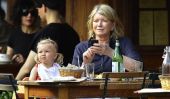 Martha Stewart enseigne à ses manières de table Petite-fille (de photos)