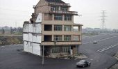 La Chine construit la route autour de la maison parce que le propriétaire a refusé de bouger