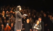 Katy Perry Hué à la Fashion Week de Milan;  Découvrez pourquoi