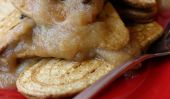 Facile de vacances Petit-déjeuner: pain d'épice crêpes avec la compote de pommes tiède érable