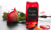 Homemade Eau de Rose: DIY cette astringent naturel pour la Saint Valentin