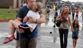 Oklahoma Tornado: déchirante et Joyful Vidéo des parents de chercher et d'être réunis avec leurs enfants