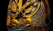King Tut Faits et Tomb: Enterrement Masque de Toutankhamon en Egypte Barbe tombe pendant le nettoyage, travailleuses des musées Collez It Back 'dans un Rush'