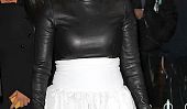 Qu'on aime ou qu'on déteste: Kourtney Kardashian en cuir noir à col roulé (Photos)