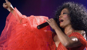 Diana Ross le Wedding Singer?  Absolument!