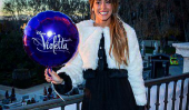 Disney Channel étoile Martina Stoessel devient émotionnelle lors de la tournée «Violetta Live '[Visualisez]