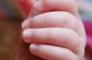 7 façons de faire de coupe les ongles de votre bébé plus facile