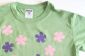 Artisanat de printemps pour les enfants: fleurs au pochoir T-shirts que vous pouvez faire à la maison