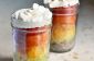 Gâteau All-Natural Rainbow in a Jar: Couleur Printemps sur la Go!