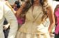 Beyonce Brille en or!  Shows Off bosse de bébé à Rodarte Fashion Show (Photos)