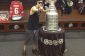 Justin Bieber Bruins: Pop Star Hockey commet un No-No, marcher sur le logo d'une équipe de la LNH [Photos]