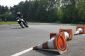 Conduire une moto courbes apprennent - deux exercices simples