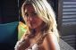 Kate Upton Bikini Pic: Upton Flashes Coy Sourire et clivage amplement dans Maillots de bain nuptiale